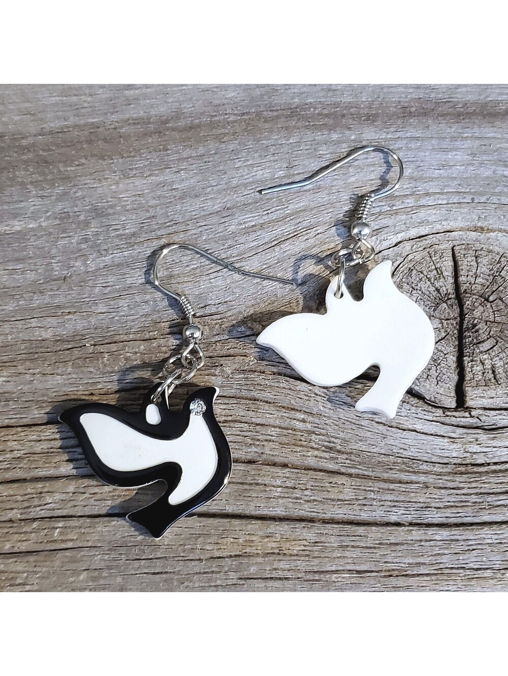 Vintage Y2K White Black Lucite Austrian Crystal Dove of Peace Hearts Earrings - Picture 3 of 8